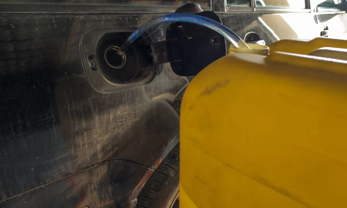 Medtem ko vozniki spijo, neznanci iztočijo tudi do tisoč evrov dizla v eni sami noči. Primerov je, če sodimo po poročilih policijskih uprav, vse več.