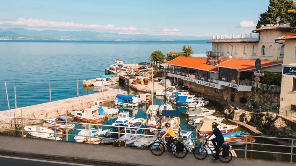 Letos bo Festival &scaron;pargljev potekal med 1. in 30. aprilom, z vrhuncem 11. aprila, ko bo na glavnem trgu zaživela znamenita Vela fritaja &ndash; ena najbolj prepoznavnih kulinaričnih zgodb tega dela Jadrana.