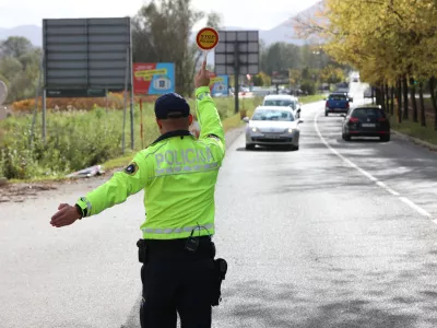 Ljubljana. Policija. Kontrola prometa. Alkohol. Meritev alkohola v izdihanem zraku, alkohol. alkotest, merjenje alkohola...