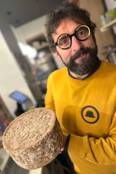 Michele Gortani: Vsi na&scaron;i mlečni izdelki so narejeni izključno iz mleka krav, ki se krmijo s svežo travo in senom, kar se na koncu pozna pri kakovosti mleka, ki ima več dobrih ma&scaron;čob.