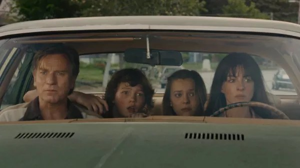 The End of Oak Street, Foto: Warner Bros. Pictures,Anne Hathaway, Ewan McGregor