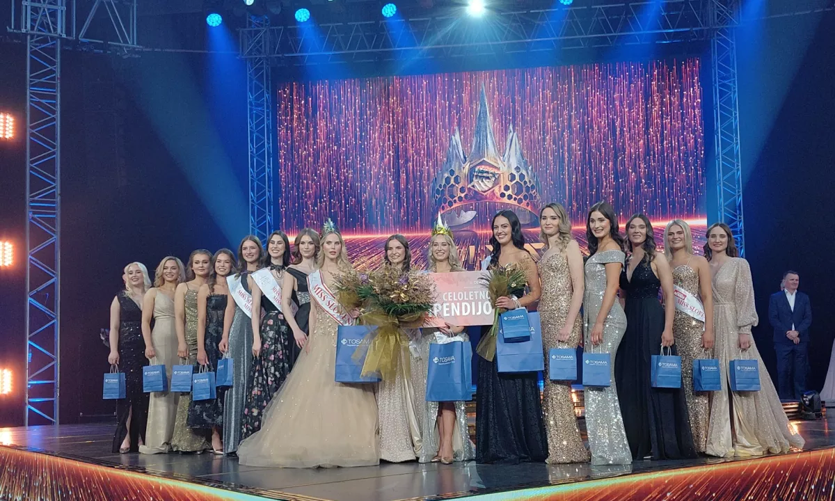 Na izboru je sodelovalo 15 finalistk, izbranih med več kot 170 prijavljenimi dekleti.