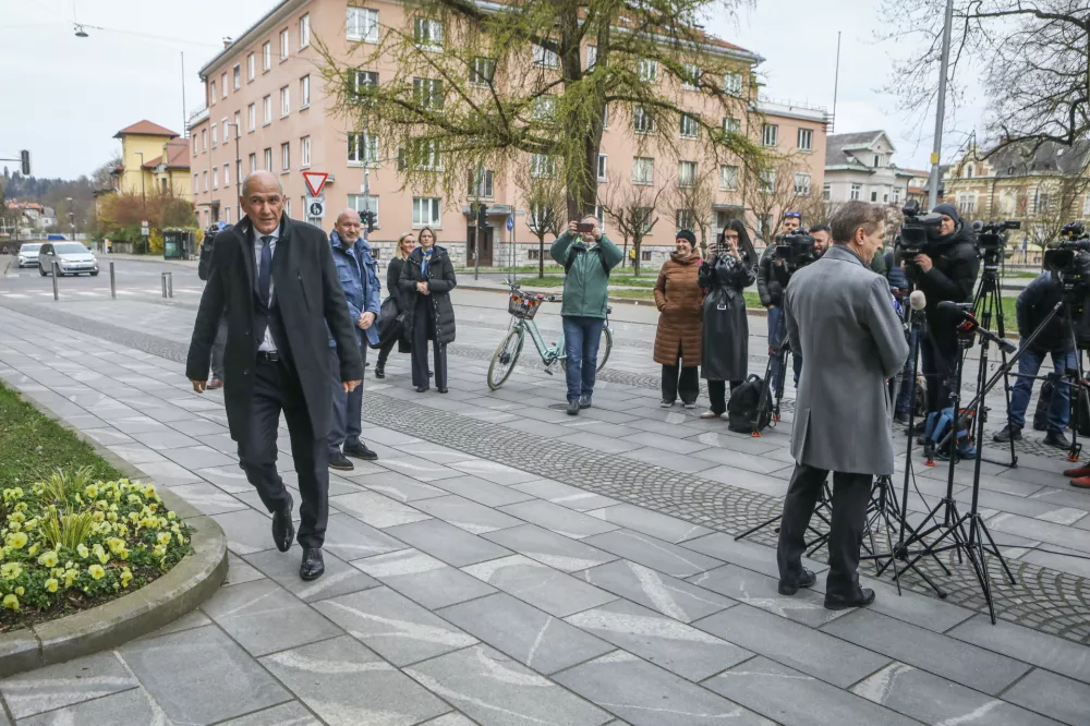 predsednik SDS Janez Jan&scaron;a in Predsednik vlade Robert Golob30.3.2026 - Predsednica republike Nata&scaron;a Pirc Musar bo v uradu predsednice (Erjavčeva 17) na neformalne pogovore sprejela predsednico in predsednike strankFoto: Luka Cjuha