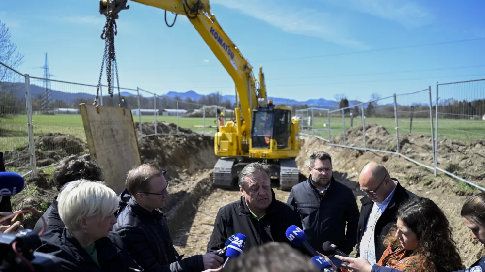 Gradnja kanala C0Zoran Janković, župan Ljubljane - 04.04.2023 - Ekskurzija po Ljubljani z ljubljanskim županom - //FOTO: Nik Erik Neubauer