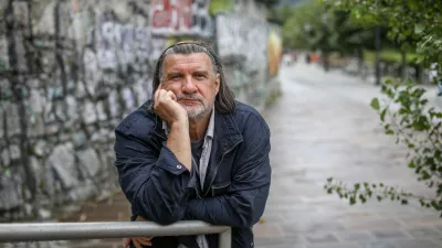 Od salona do žive teorije