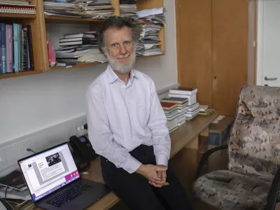 - 21.12.2022 &ndash; prof.dr. Tomaž Zwitter, astronom - profesor astronomije, astrofizike in kozmologije na Fakulteti za matematiko in fiziko, kjer predava predmeta Astronomska opazovanja in Astronomska spektroskopija.  //FOTO: Jaka Gasar