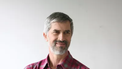 Andrej Velkavrh, meteorolog - vremenoslovec in dolgoletni televizijski napovedovalec vremena, prognostik v Uradu za meteorologijo pri ARSO - Agencija RS za okolje, kolumnist- Dnevnik 2016 - portreti za komentarje in kolumne - kolumnisti - novinarji//FOTO: Toma? Skale