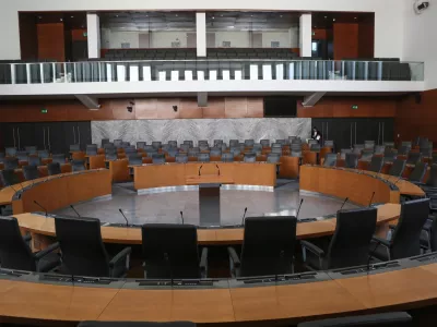 simbolična fotografija - poslanska dvorana - 19.02.2019 &ndash; Stavba Parlament &ndash; Državni zbor (DZ) - &Scaron;estdeseta obletnica zgradbe Državnega zbora - 60 let, odkar je bila zgrajena parlamentarna stavba arhitekta Vinka Glanza -  //FOTO: Luka Cjuha.