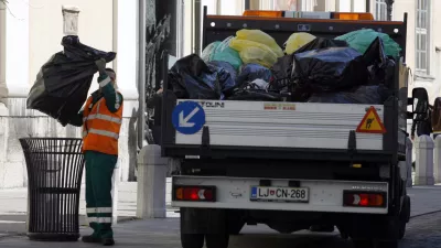 - komunalni delavec - či&scaron;čenje javnih povr&scaron;in, smetar, Javno podjetje Snaga    //FOTO: Luka Cjuha