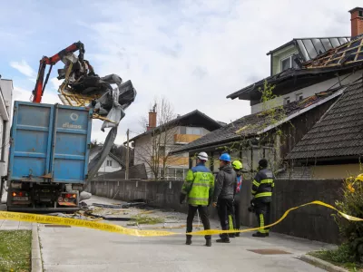 streha občina Naklo 27.3.2026 - Vetrolom - močan veter - rdeči alarmFoto: Luka Cjuha