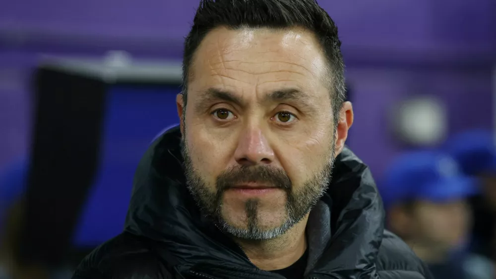 FILE PHOTO: Soccer Football - UEFA Champions League - Union Saint-Gilloise v Olympique de Marseille - Stade Joseph Marien, Brussels, Belgium - December 9, 2025 Olympique de Marseille coach Roberto De Zerbi before the match REUTERS/Yves Herman/File Photo