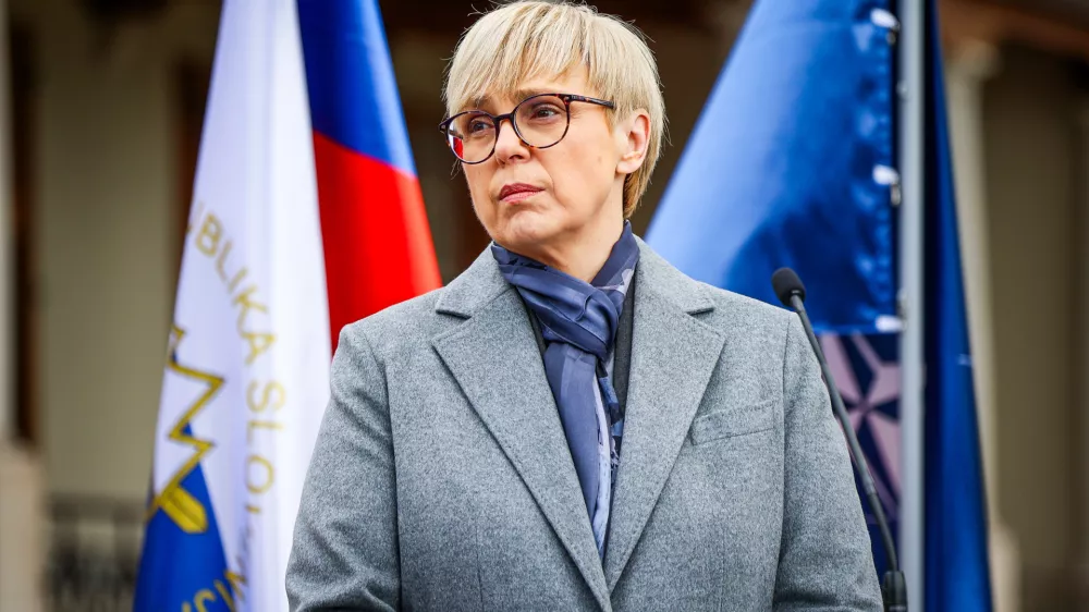 Ankaran.Predsednica republike in vrhovna poveljnica obrambnih sil Natasa Pirc Musar se je seznanila s porocilom o stanju pripravljenosti Slovenske vojske za leto 2025.Novinarska konferenca.