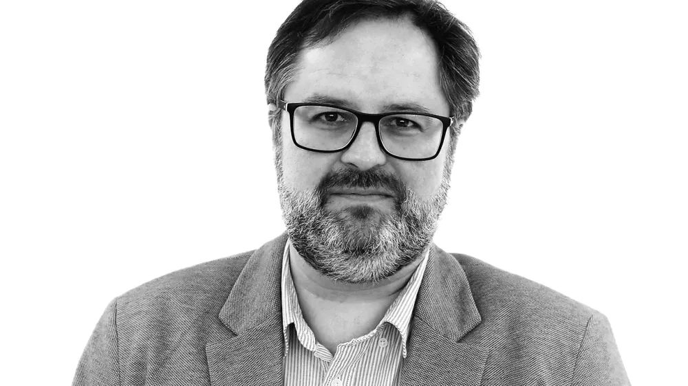 Ale&scaron; Gaube- Redakcija Dnevnik 2024 - portreti za komentarje in kolumne - kolumnisti - komentatorji &ndash; novinarji - portret //FOTO: Luka Cjuha