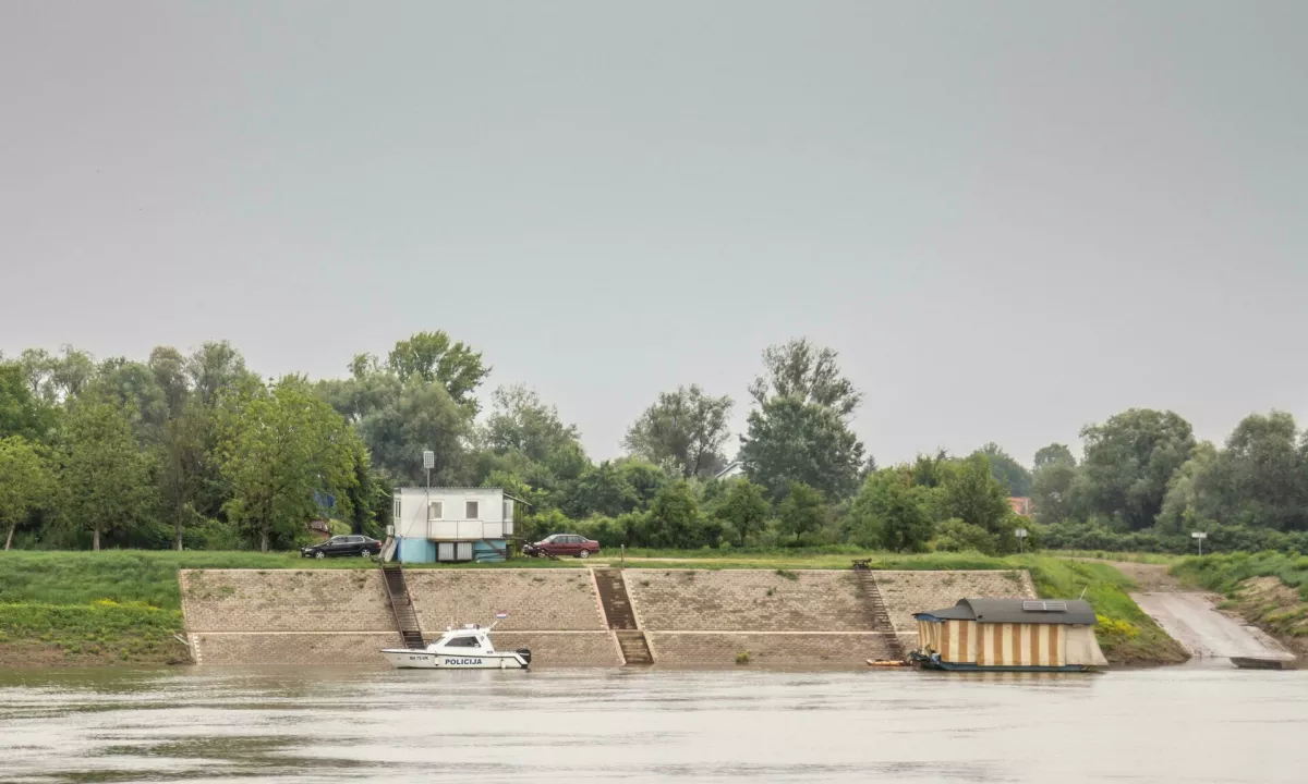 Zaradi resnosti situacije so v akcijo vključeni pripadniki civilne zaščite, hrvaška gorska reševalna služba, poklicna gasilska enota in reševalne medicinske ekipe.