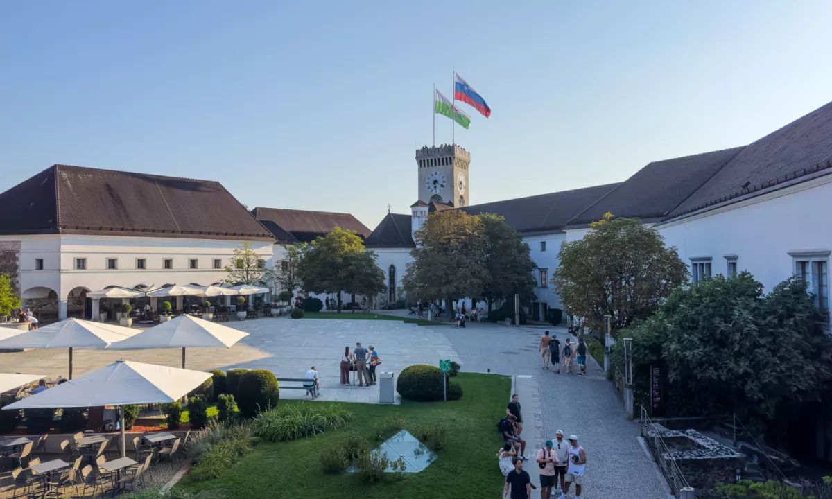 (LJUBLJANSKI GRAD) Z obsežno prenovo, bogatim programom in trajnostnim razvojem utrjuje svojo vlogo osrednjega mestnega in nacionalnega simbola.