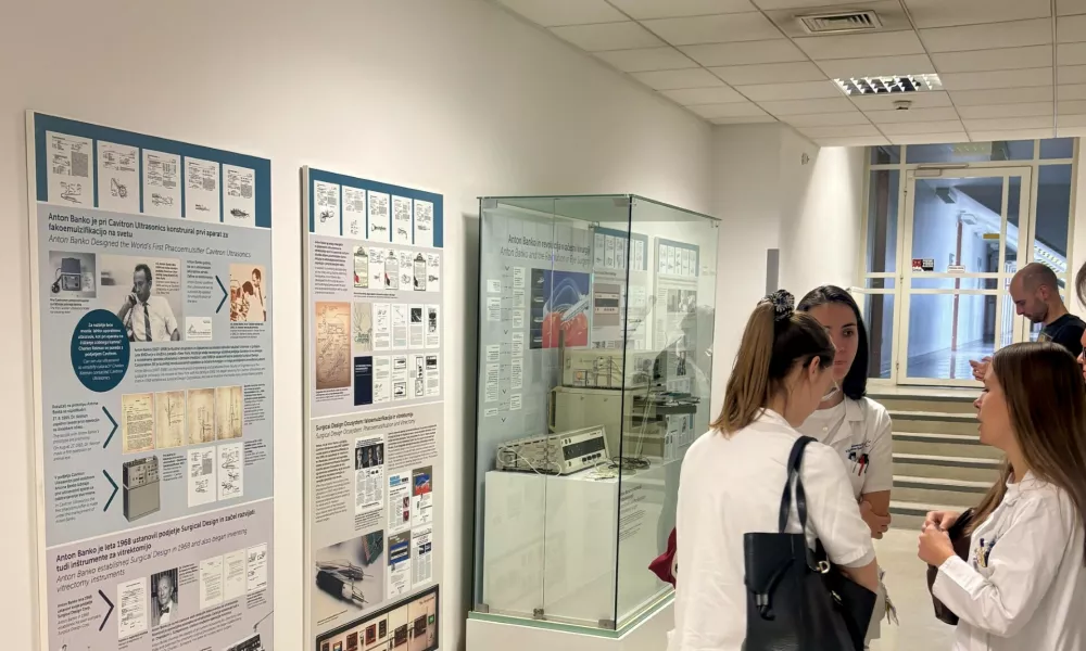 Na Očesni kliniki UKC Ljubljana je na ogled razstava enega najpomembnej&scaron;ih slovenskih izumiteljev na področju medicine, inženirja Antona Banka. / Foto: Ukcl