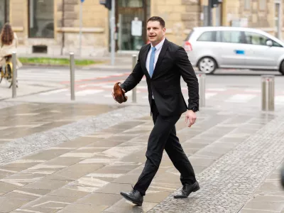 Ljubljana, predsedniska palaca.Neformalni pogovori predsednice republike Natase Pirc Musar s predsednico in predsedniki strank, ki so se po neuradnih izidih parlamentarnih volitev uvrstile v DZ.Predsednik Resni.ce Zoran Stevanovic ob prihodu.