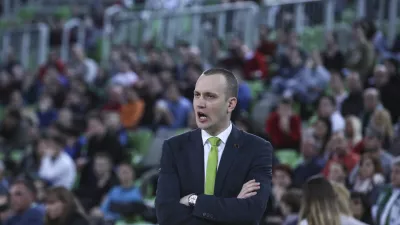 trener Olimpije Gašper Potočnik - košarka - U Olimpija: Maccabi Tel Aviv, evropski pokal, 2. del, 5. krog:- Košarkarji Olimpije so premagali šestkratnega evropskega prvaka, izraelski Maccabi iz Tel Aviva, s 73:66///FOTO: Luka Cjuha