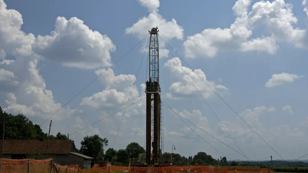 - raziskovalna vrtina,vrtanje-Nafta Lendava Geoterm //FOTO: Matej Pov&scaron;eOPOMBA: ZA OBJAVO V ČASOPISU DNEVNIK