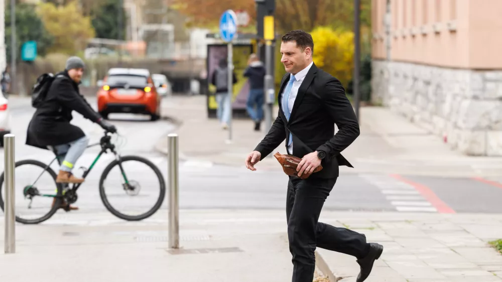 Ljubljana, predsedniska palaca.Neformalni pogovori predsednice republike Natase Pirc Musar s predsednico in predsedniki strank, ki so se po neuradnih izidih parlamentarnih volitev uvrstile v DZ.Predsednik Resni.ce Zoran Stevanovic ob prihodu.