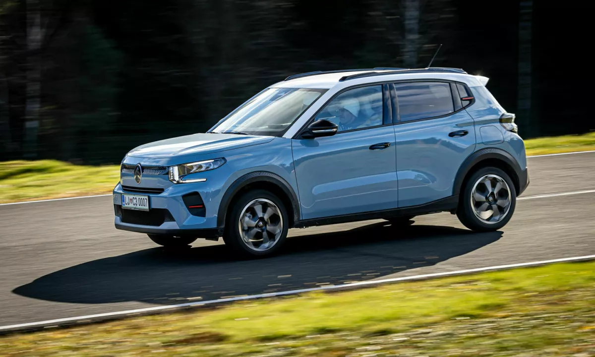 Evropsko-ameriški avtomobilski velikan Stellantis je po vsem svetu vpoklical 700.000 vozil, med drugim znamk Fiat, Jeep, Citroen, Alfa Romeo in Peugeot.