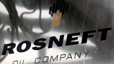 FILE PHOTO: A logo of Russian state oil firm Rosneft is seen at its office in Moscow, October 18, 2012. REUTERS/Maxim Shemetov/File Photo