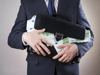 Torba ni nikoli preveč polna denarja.