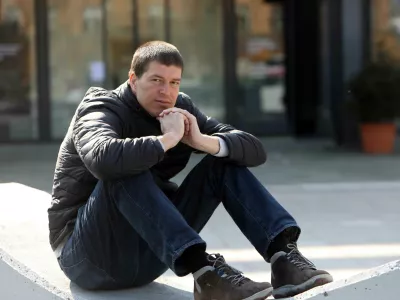 - 07.03.2022 - Goran Vojnović, filmski in televizijski režiser ter scenarist, pisatelj in kolumnist //FOTO: Tomaž Skale / Foto: Tomaž Skale