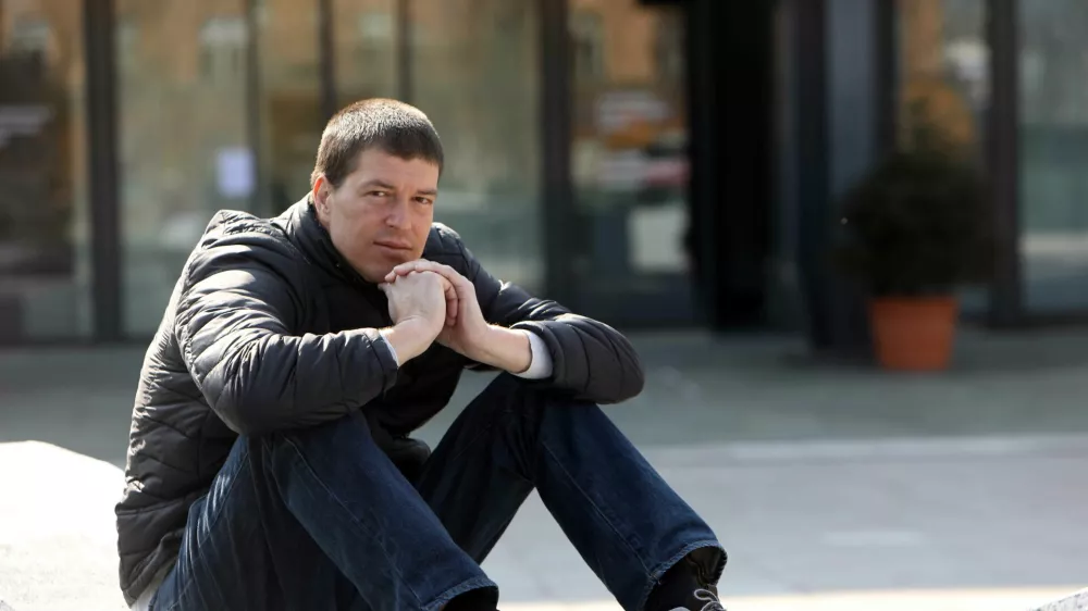 - 07.03.2022 - Goran Vojnović, filmski in televizijski režiser ter scenarist, pisatelj in kolumnist //FOTO: Tomaž Skale / Foto: Tomaž Skale