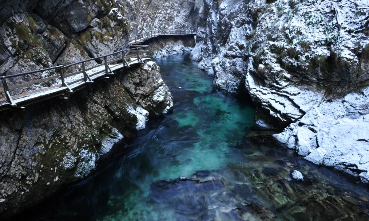 Druga največja naravna turistična znamenitost takoj za Postojnsko jamo se odpira.