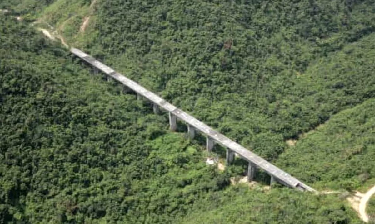 Je to najbolj nenavaden gradbeni projekt na svetu? Spoznajte zapuščeni viadukt Petrobras.