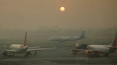 FILE PHOTO: An IndiGo Airlines aircraft taxis on the tarmac on an early morning at the Netaji Subhash Chandra Bose International Airport, in Kolkata, India, November 20, 2024. REUTERS/Francis Mascarenhas/File Photo