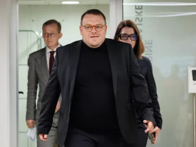 Ljubljana, prostori SID banke.Podpis sporazuma med SID - Slovensko izvozno in razvojno banko ter ministrstvom za solidarno prihodnost.Minister ta solidarno prihodnost Simon Maljevac. / Foto: Nebojsa Tejic/sta