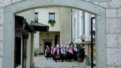 simbolična fotografija, religija, vera, cerkev, krščanstvo, katolištvo, katolicizem. narodne noše- 15.08.2014 - BREZJE - Praznik Marijinega vnebozetja - sveta maša pred baziliko in narodnim svetiščem Marije Pomagaj in ponovna slovesna izročitev slovenskega naroda Božji materi Mariji ter obhajanje 100. obletnice začetka 1. svetovne vojne in s tem združen spomin na vse žrtve 1. svetovne vojne, verniki    //FOTO: Bojan Velikonja