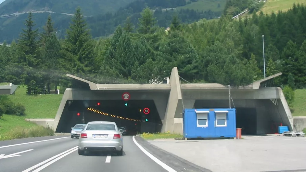 St. Gotthard Tunnel, Avstrija