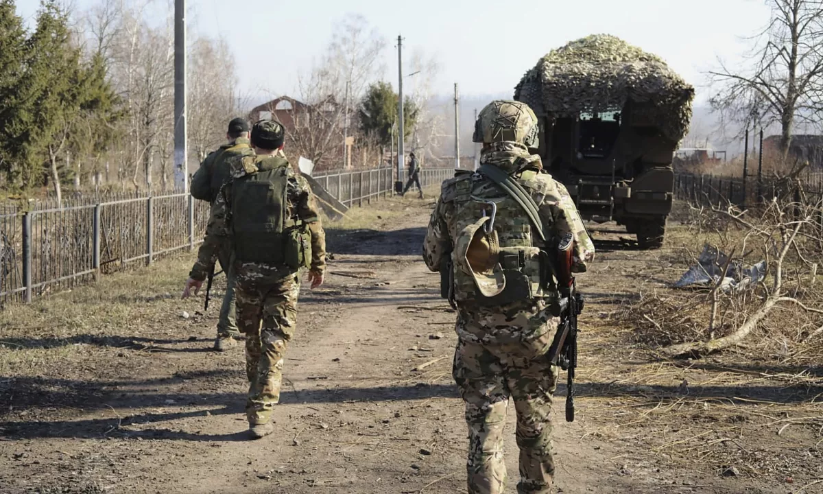 Ko so predstavniki vojske prejšnji mesec obiskali Luninovo fakulteto za prometne tehnologije v Novosibirsku, so upali, da bodo študentje navdušeno sprejeli ponudbo, da bi postali operaterji dronov – vendar jih je le malo sprejelo ponudbo.
