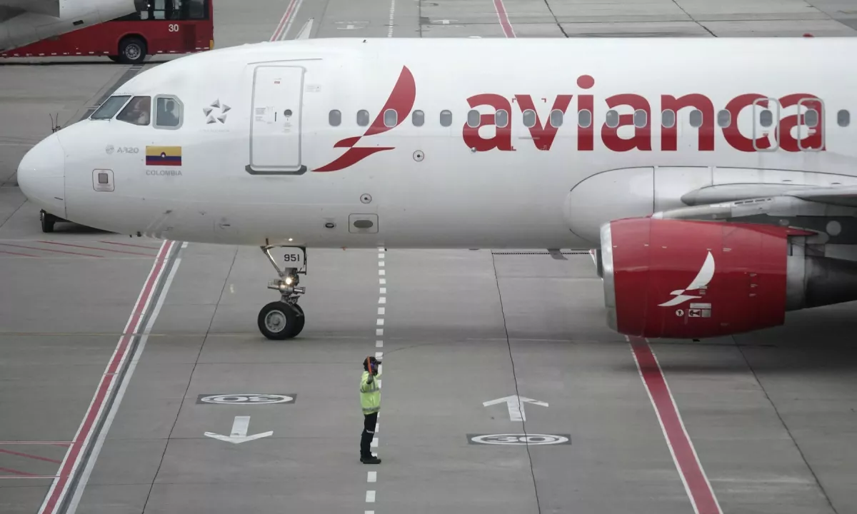 Vplivnež je ocenil, da je visoko nad Atlantikom primeren trenutek za aktiviranje »smrdljive bombe«.