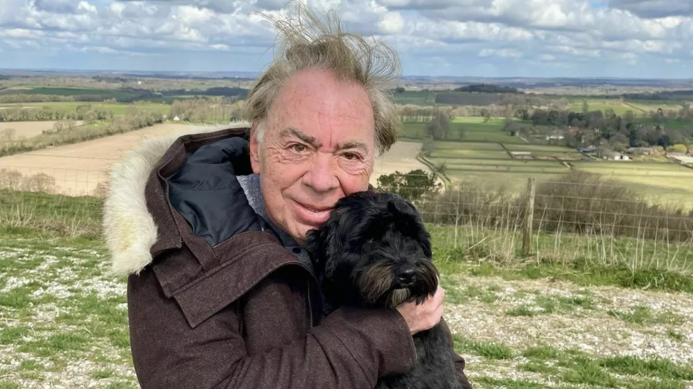 Andrew Lloyd Webber se je zna&scaron;el pod plazom kritik. F youtube