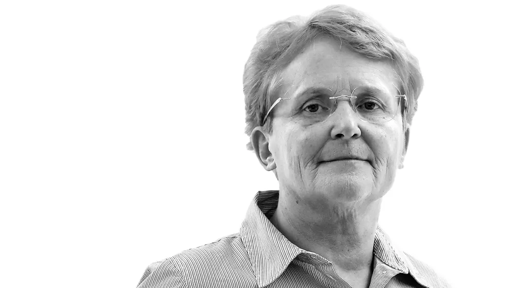 Tatjana Pihlar- Redakcija Dnevnik 2024 - portreti za komentarje in kolumne - kolumnisti - komentatorji &ndash; novinarji - portret //FOTO: Luka Cjuha