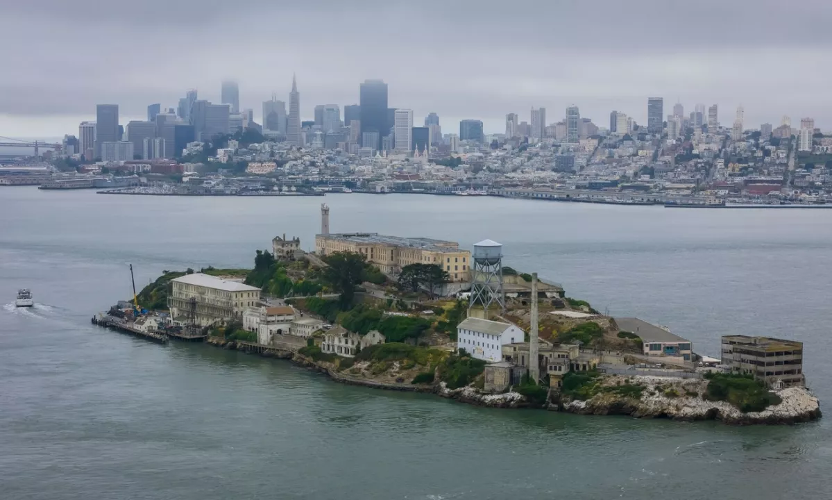 Otok je 29 let služil kot kraj izgnanstva za najhujše med najhujšimi prestopniki. Zadnje zapornike so iz njega izpustili leta 1963.