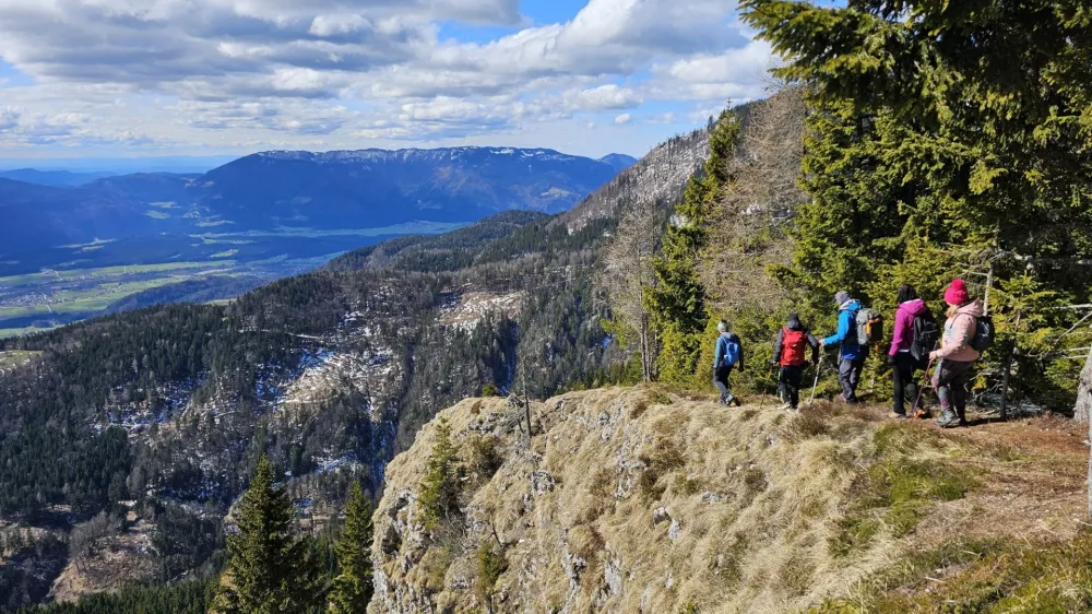 Franci Horvat je za nov vodnik Čarobni zakladi Slovenije izbral svoje najljub&scaron;e izlete, kjer se je počutil lepo - nebe&scaron;ko. (foto Manca Ogrin)