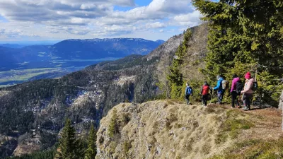 Franci Horvat je za nov vodnik Čarobni zakladi Slovenije izbral svoje najljub&scaron;e izlete, kjer se je počutil lepo - nebe&scaron;ko. (foto Manca Ogrin)