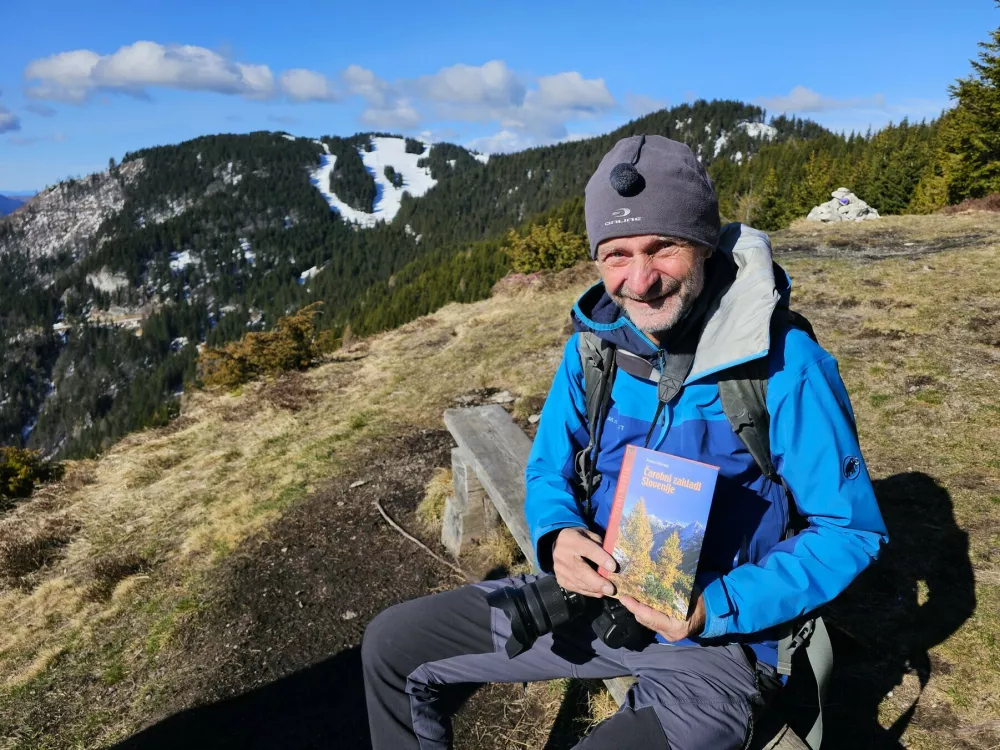 Fotograf in publicist Franci Horvat praznuje življenje in izid vodnika Čarobni zakladi Slovenije. (foto Manca Ogrin)