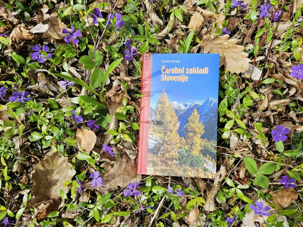 Nov vodnik Planinske založbe Čarobni zakladi Slovenije uveljavljenega publicista in fotografa Francija Horvata prina&scaron;a 26 izbranih ciljev za ljubitelje samote in nedotaknjene gorske divjine. (foto Manca Ogrin)