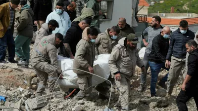 Rescuers carry a dead body at the site of Israeli strike, amid escalating hostilities between Israel and Hezbollah, as the U.S.-Israeli conflict with Iran continues, in Kfar Hatta in southern Lebanon, April 5, 2026. REUTERS/Stringer   TPX IMAGES OF THE DAY