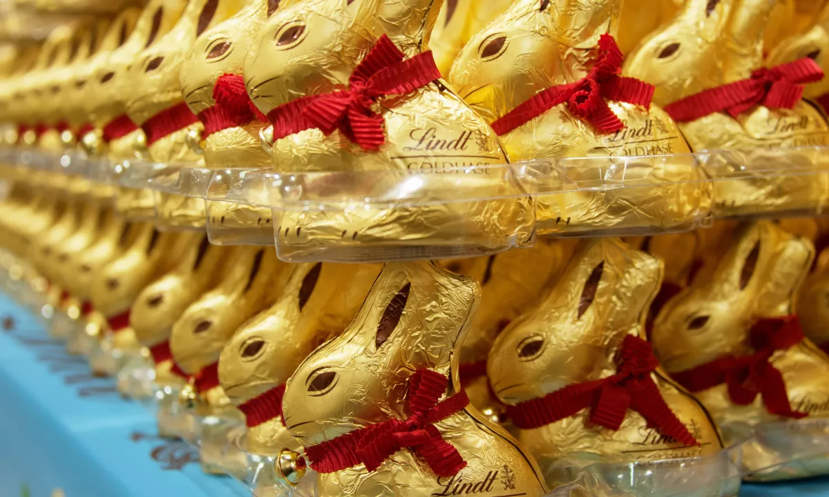 Ste se že kdaj spraševali, zakaj so čokoladni zajci del velikonočne tradicije? Odgovor bi vas znal presenetiti.