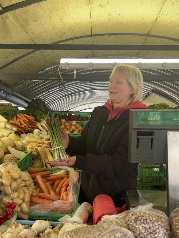 &Scaron;parglji, nabrani med trnjem in kačami