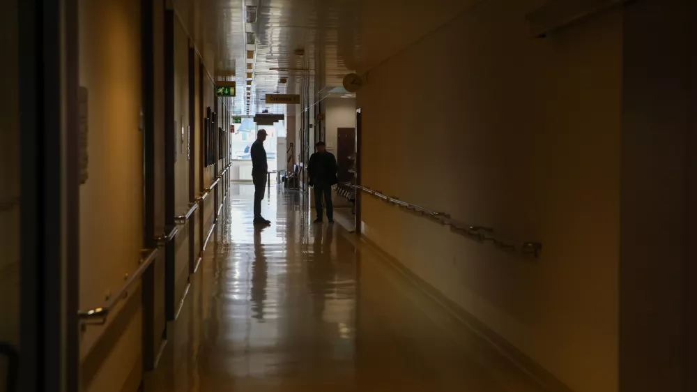 156 dni do &ldquo;zelo hitrega&rdquo; pregleda: kaj je &scaron;lo narobe?