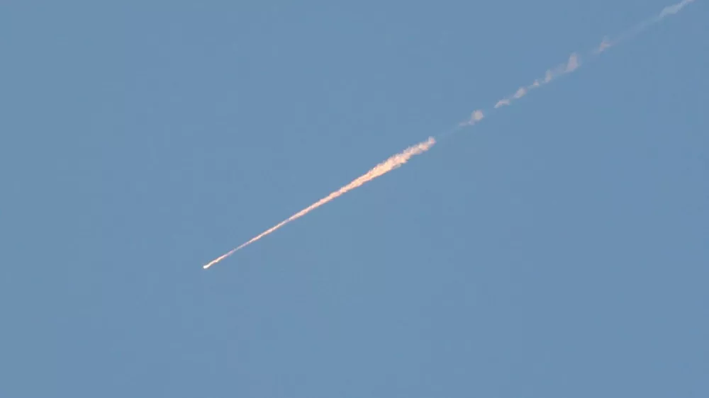 A projectile launched from Iran heads towards Israel, amid the U.S.-Israeli conflict with Iran, as seen from Ramallah, in the Israeli-occupied West Bank, April 6, 2026. REUTERS/ Mohammed Torokman