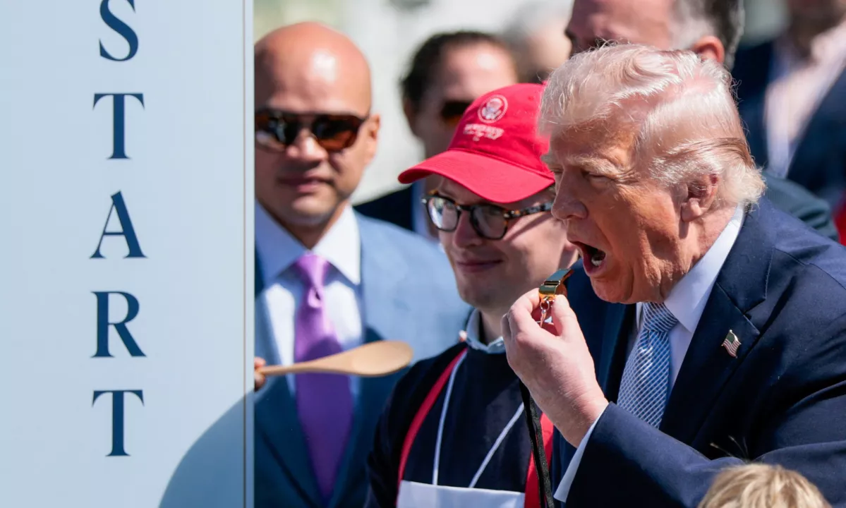 Bela hiša je danes potrdila, da posredniki v vojni z Iranom predlagajo 45-dnevno prekinitev ognja z Iranom, a poudarila, da ameriški predsednik Donald Trump predloga ni odobril in vojno nadaljuje.